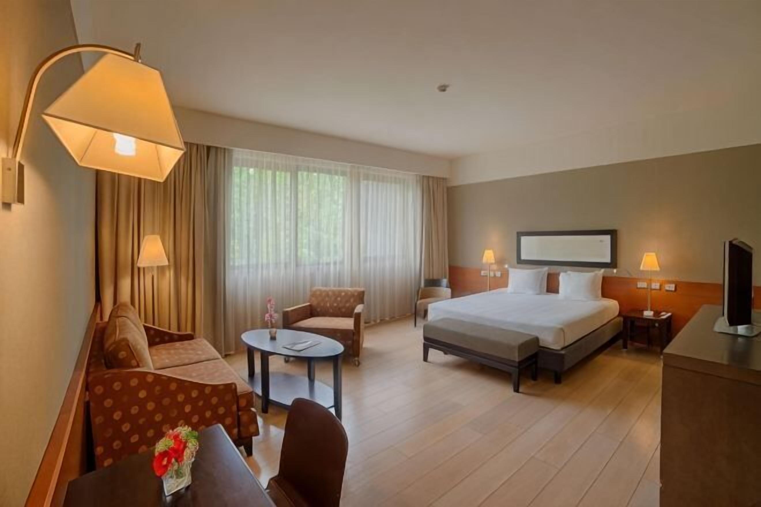 Down comforters, minibar, in-room safe, desk