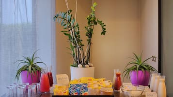 Tägliches Frühstücksbuffet gegen Gebühr