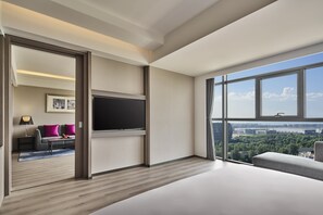 Premium bedding, minibar, in-room safe, desk - Crowne Plaza Beijing International Airport by IHG (Beijing)