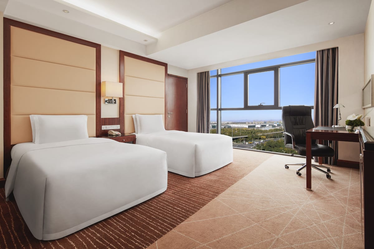 1 bedroom, premium bedding, minibar, in-room safe