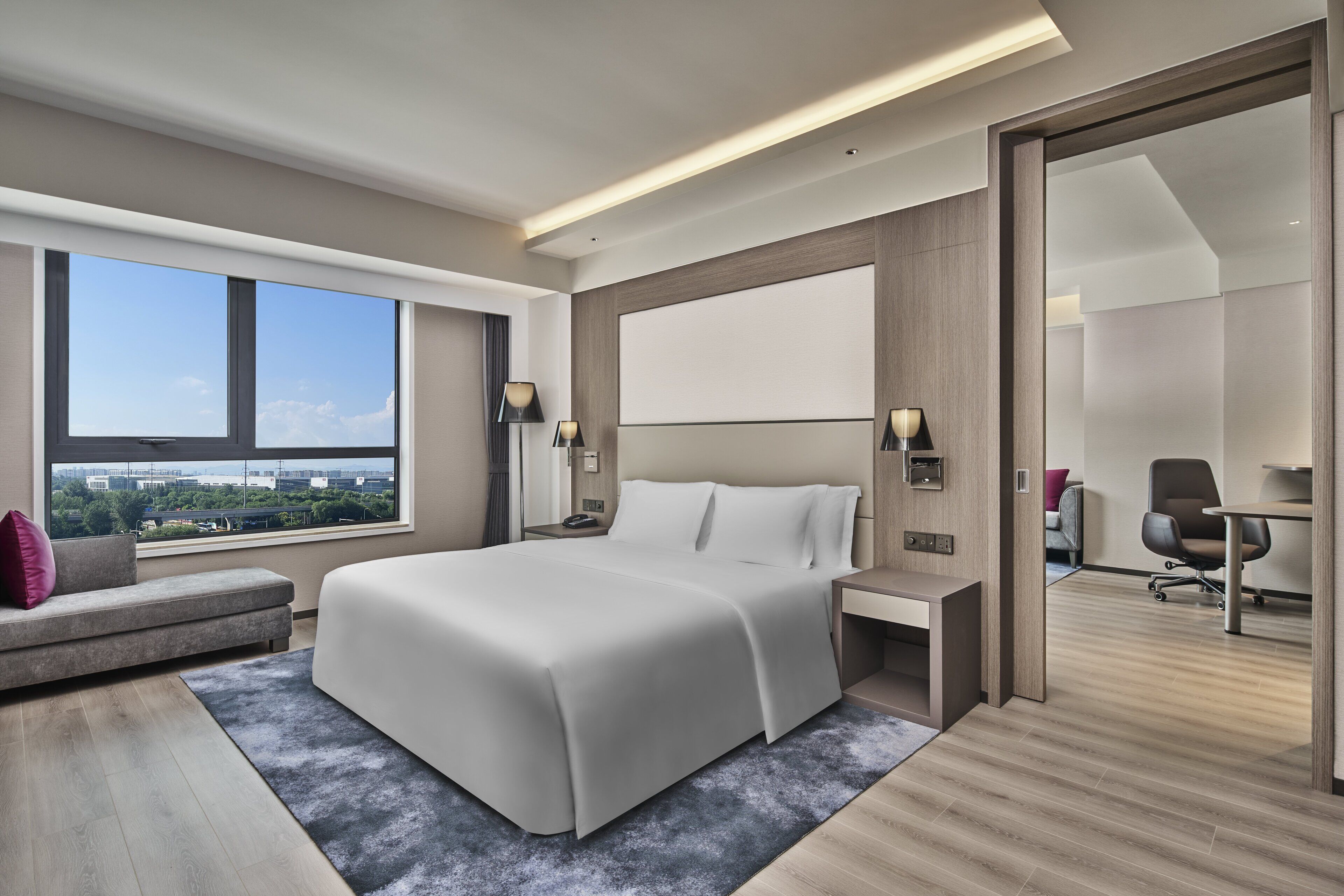 Suíte, 1 quarto, acesso ao Club Lounge (Lounge Access) | Roupas de cama premium, frigobar, cofres nos quartos, escrivaninha