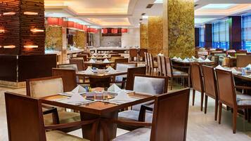 Daily buffet breakfast (CNY 170 per person)