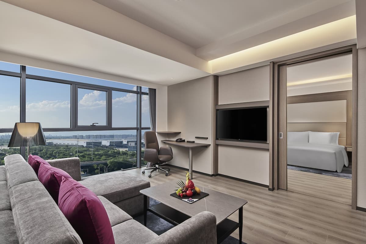 suite, 1 bedroom (high floor, lounge access) | 1 bedroom, premium bedding, minibar, in-room safe