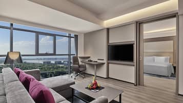 Suite, 1 Bedroom (High Floor, Lounge Access) | Premium bedding, minibar, in-room safe, desk