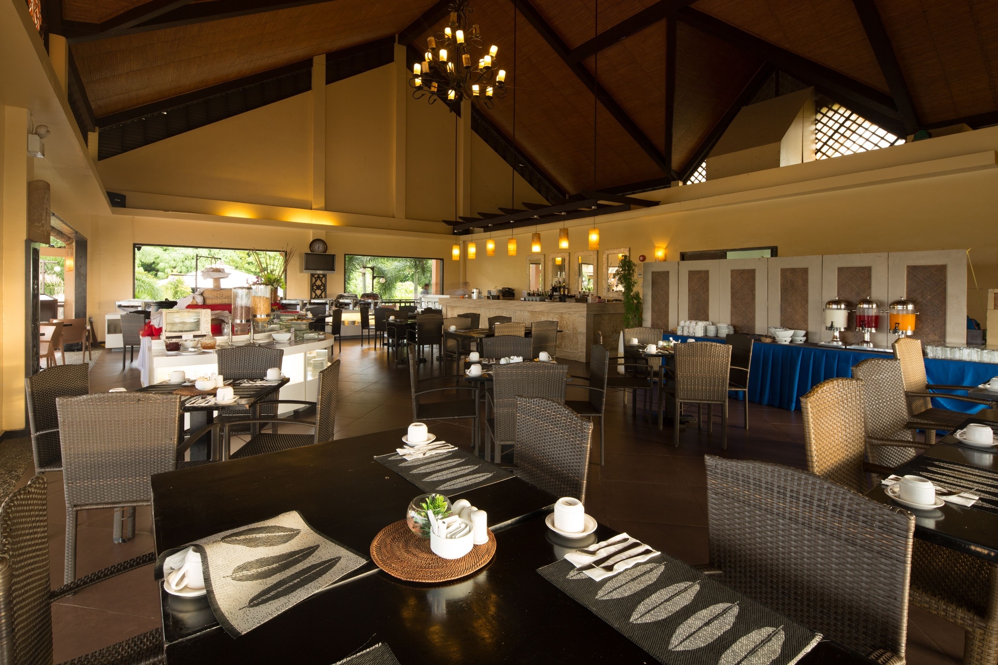 Daily buffet breakfast (PHP 350 per person)