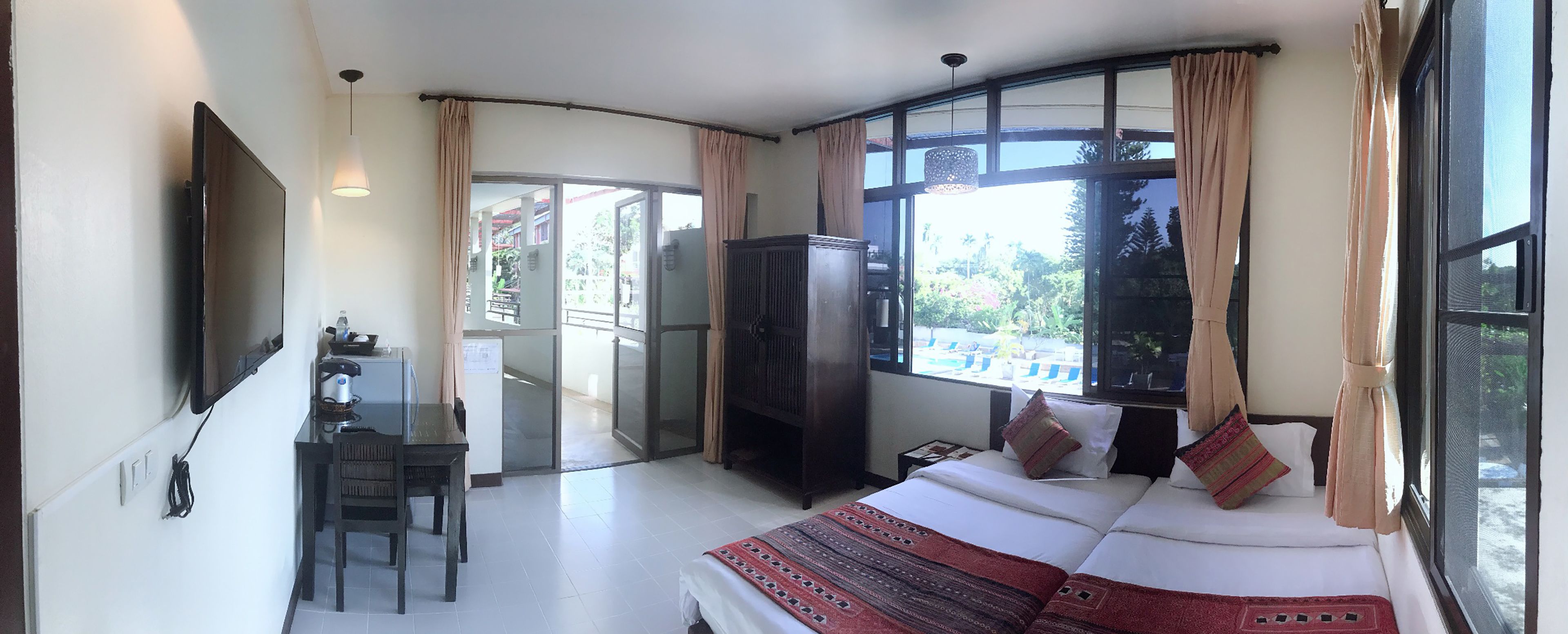 deluxe suite, 1 queen bed, pool view | view from room