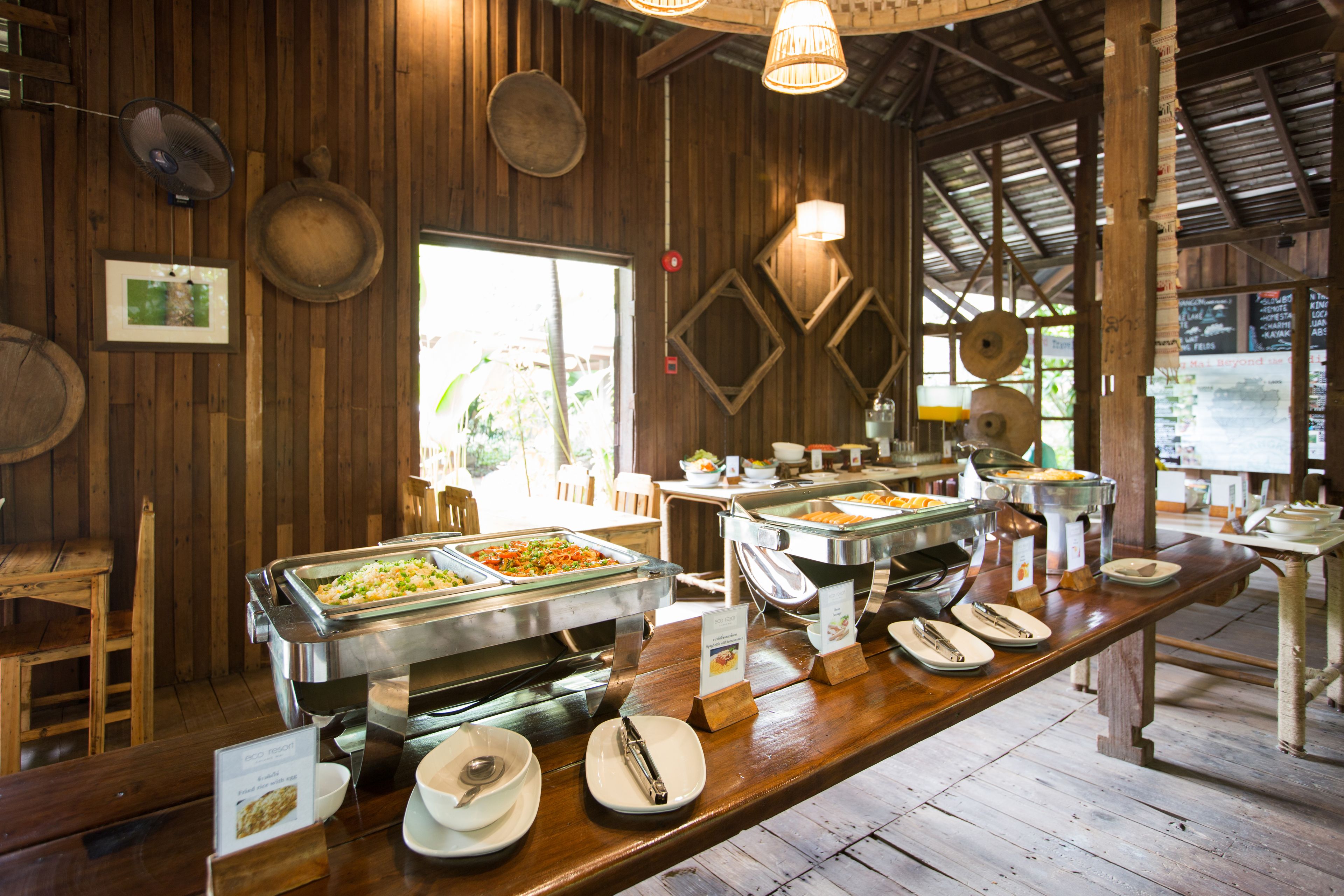 breakfast, lunch, dinner served; international cuisine