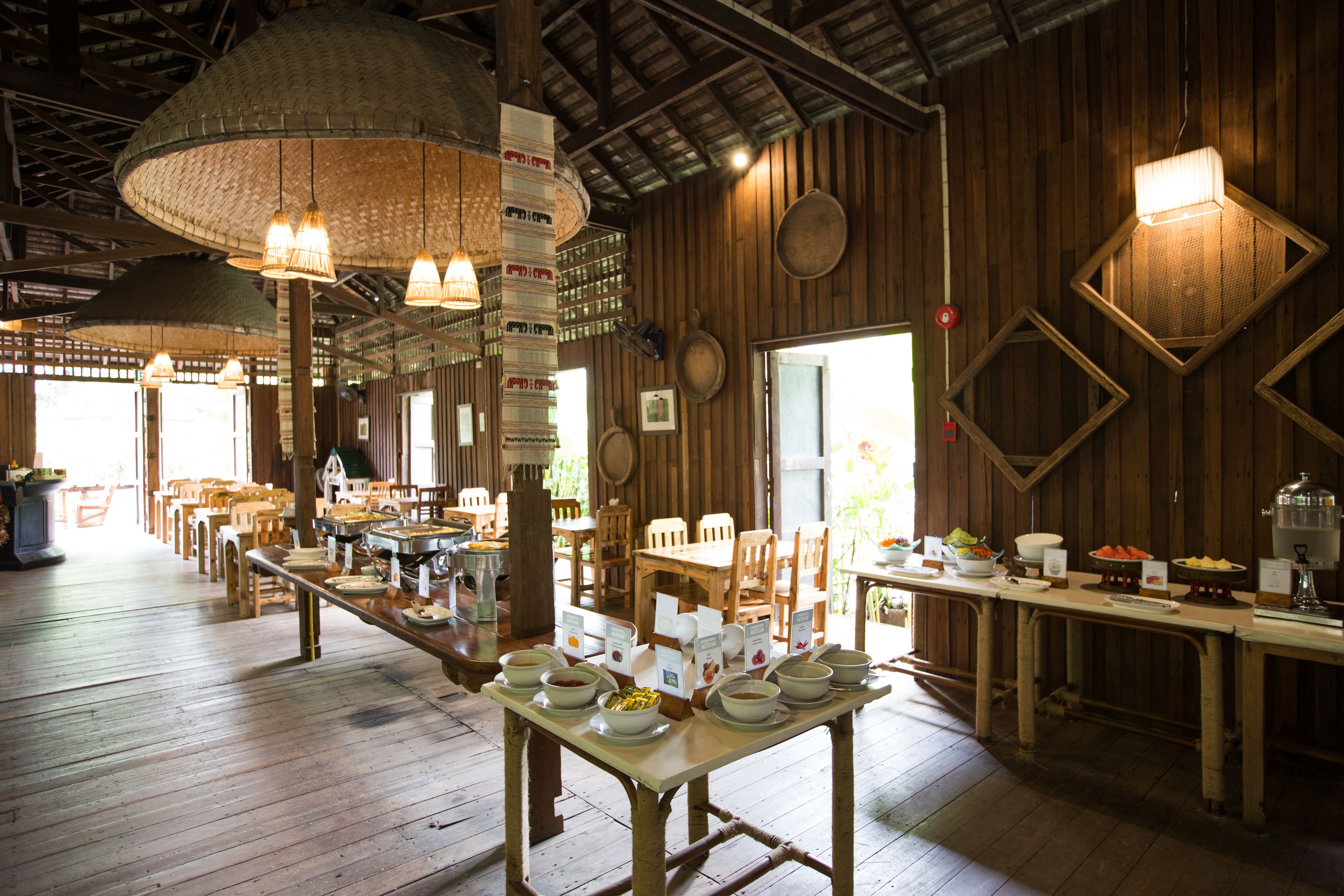 breakfast, lunch, dinner served; international cuisine