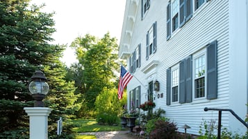 5 bedrooms, Egyptian cotton sheets, premium bedding