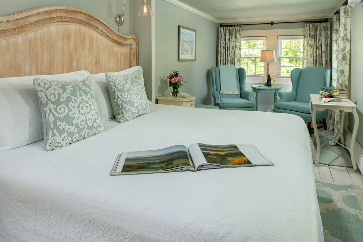 Chatham Room | 5 bedrooms, Egyptian cotton sheets, premium bedding, free WiFi