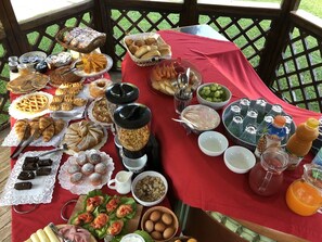 Free buffet breakfast