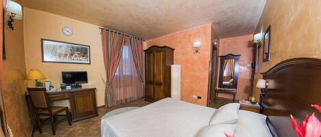 Chambre Confort double ou avec lits jumeaux, 1 chambre, non-fumeur | Literie de qualité, minibar, coffre-fort, bureau