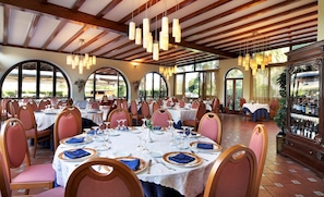 Free daily continental breakfast - Aktea (Lipari)