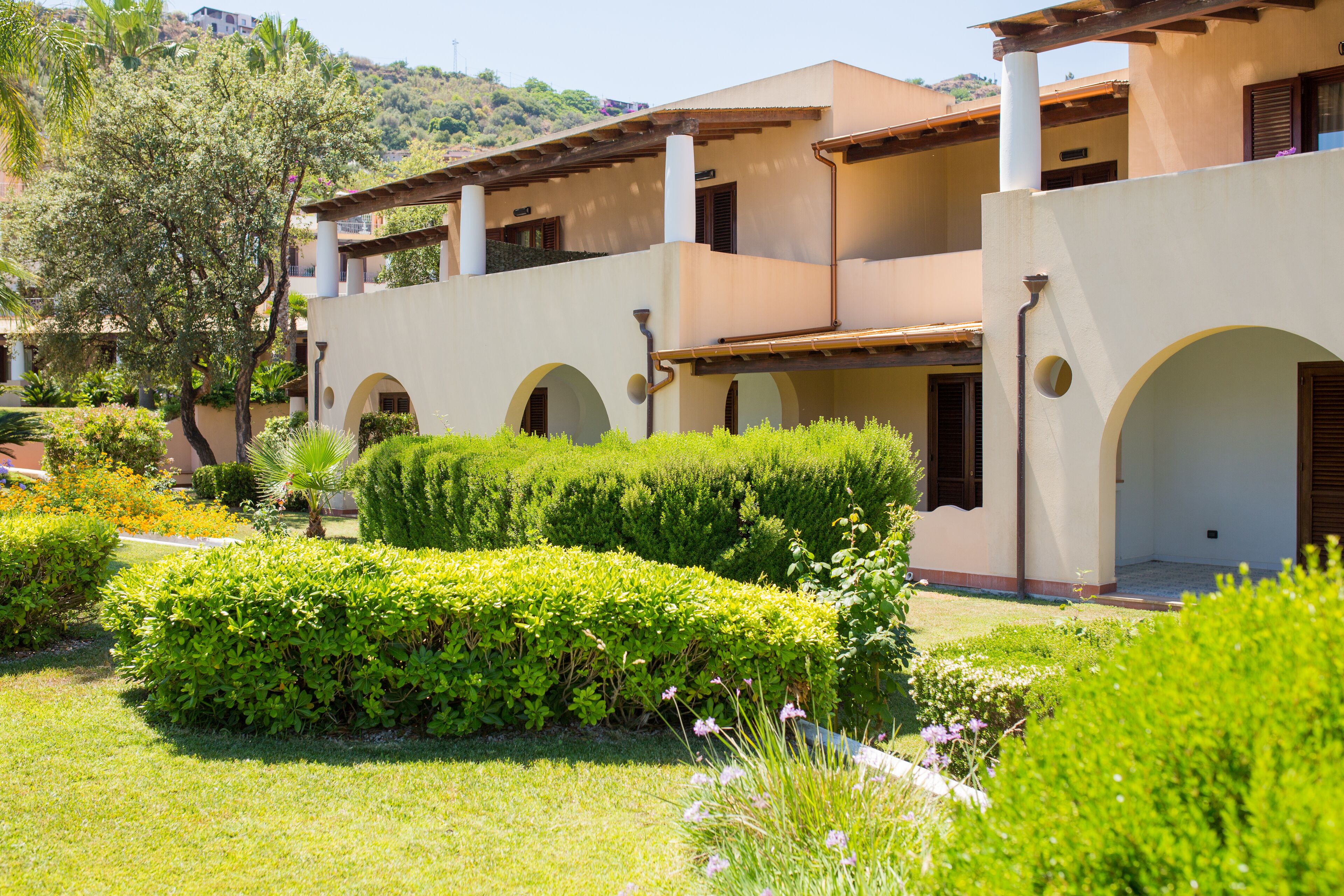 hypo-allergenic bedding, minibar, in-room safe, desk