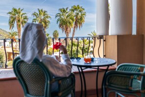 Double Room, 1 Double or 2 Twin Beds, Sea View | Hypo-allergenic bedding, minibar, in-room safe, desk