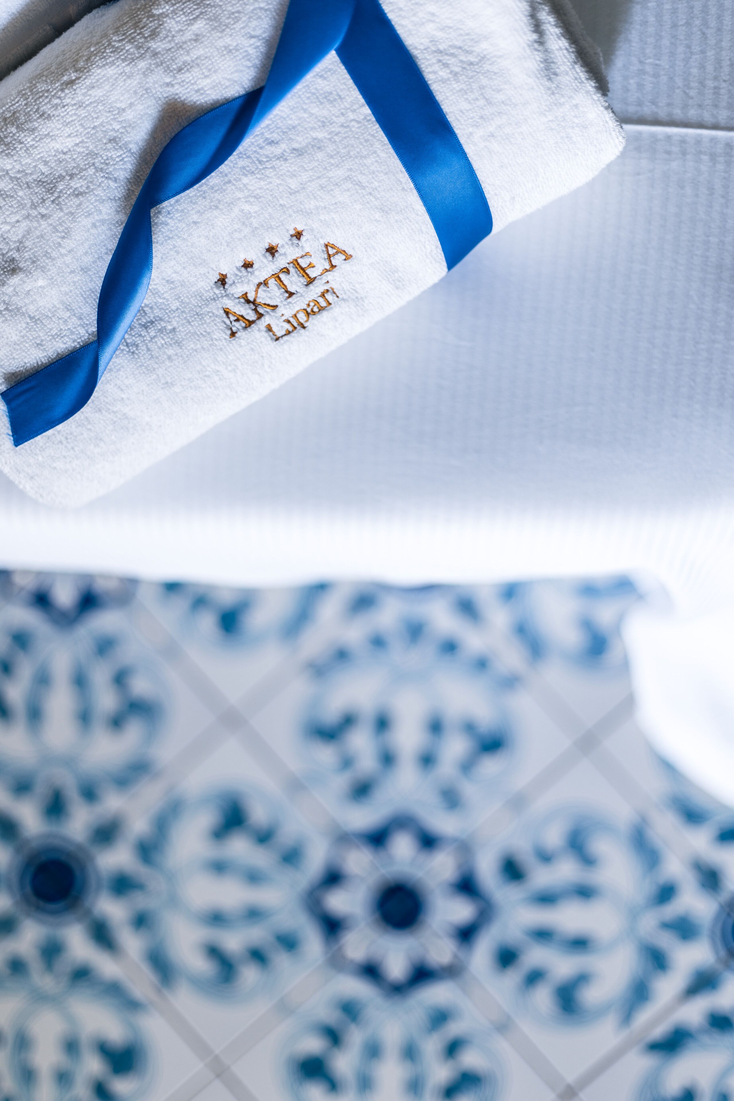 hypo-allergenic bedding, minibar, in-room safe, desk