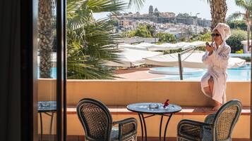 Allergitestet sengetøy, minibar, safe på rommet og skrivebord