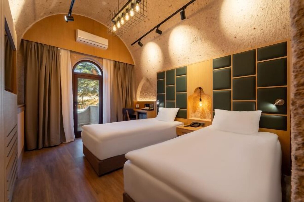 Garden Floor Cave Room