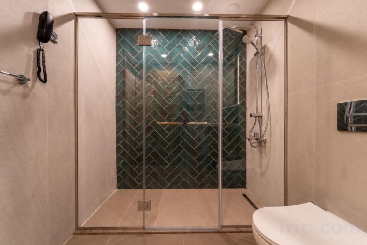 Bathroom | Bathtub, deep soaking tub, free toiletries, hair dryer