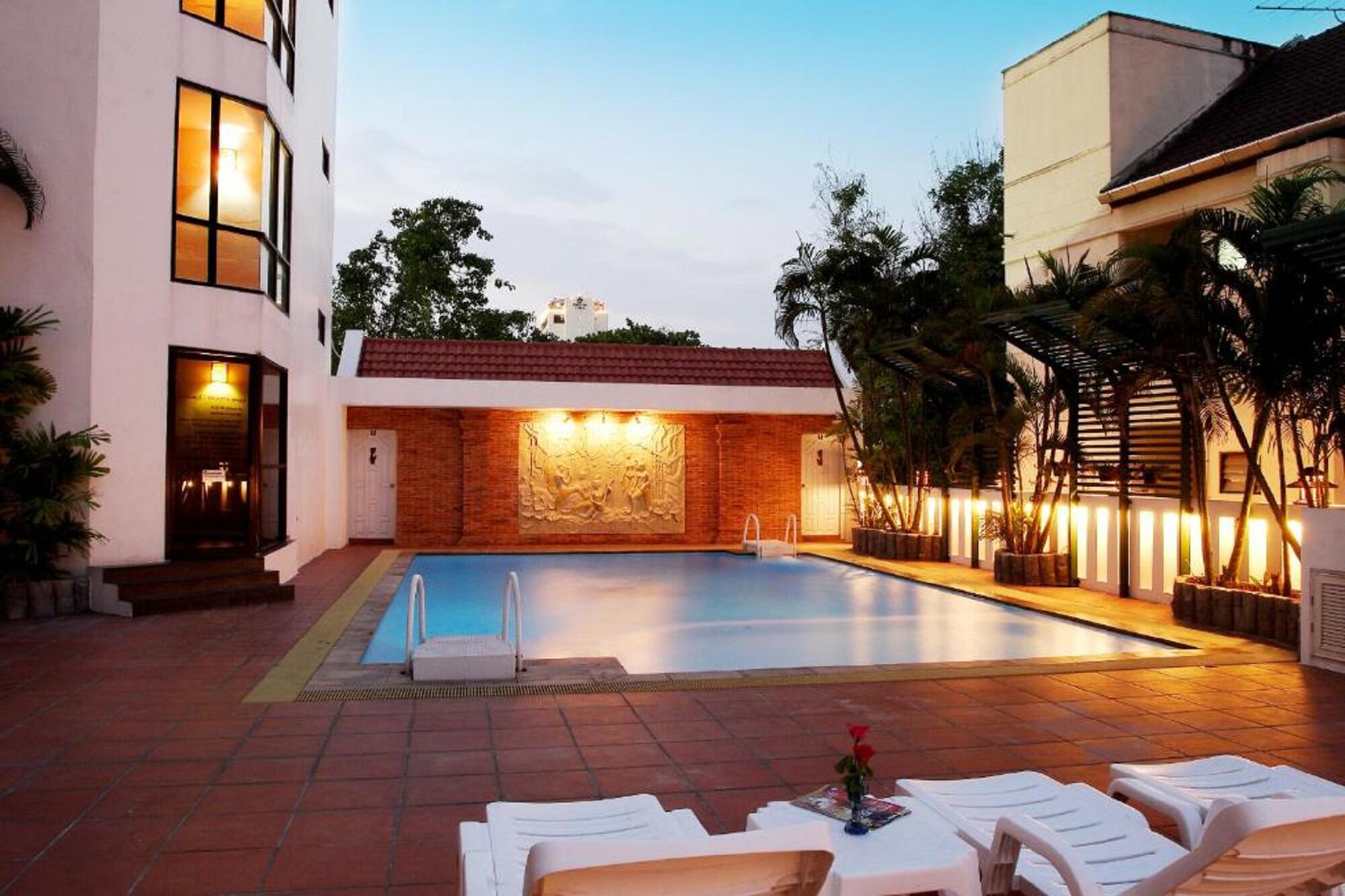 Outdoor pool, sun loungers