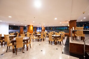 Breakfast and lunch served - CH Hotel (Chiang Mai)