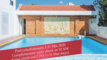 Outdoor pool, sun loungers