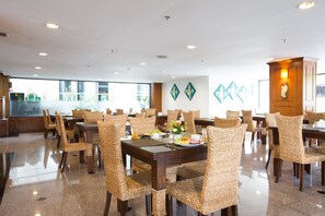 S'hi serveixen esmorzars, dinars i plats de cuina tailandesa 