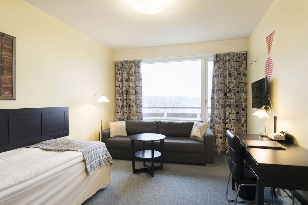 standard single room | hypo-allergenic bedding, individually decorated, individually furnished