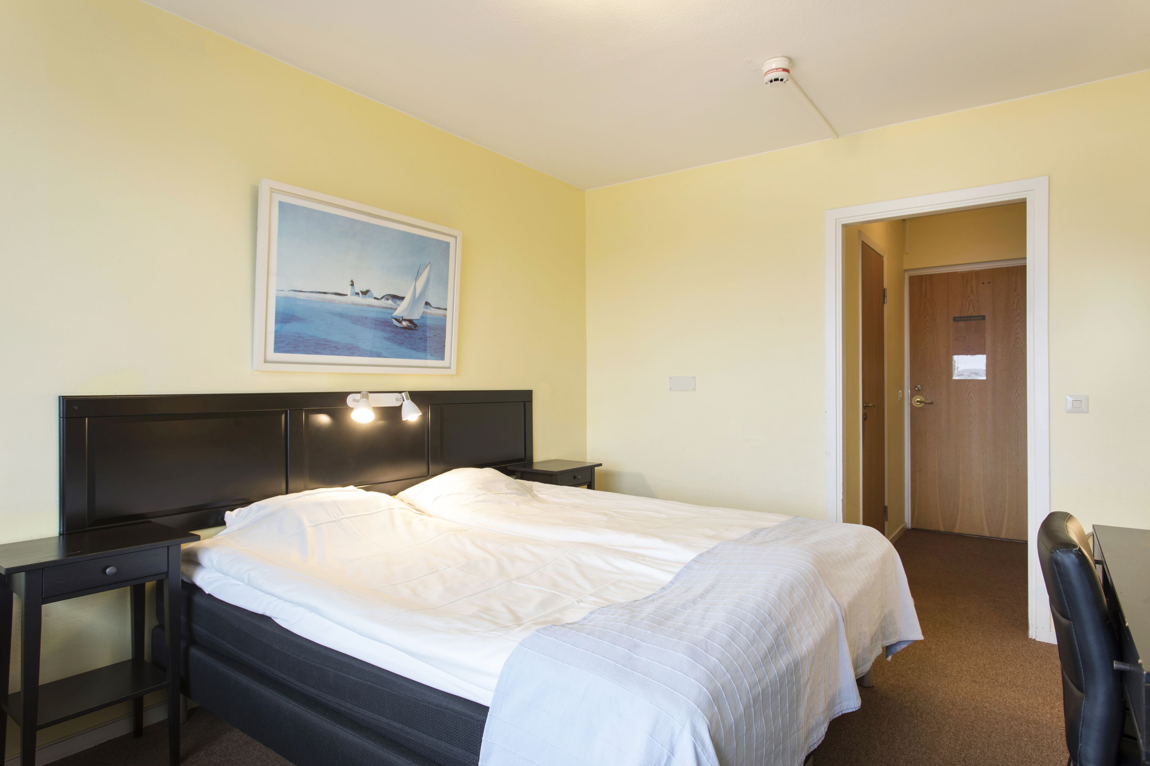 double room, balcony, sea view | hypo-allergenic bedding, individually decorated, individually furnished