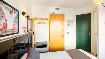 1 bedroom, blackout curtains, free WiFi, bed sheets