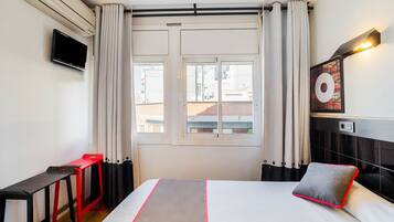 1 bedroom, blackout curtains, free WiFi, bed sheets