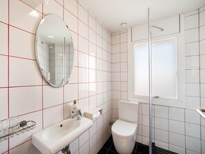 Shower, hair dryer, towels - Hostal Athenas (Sant Adria de Besos)