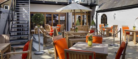 Frokost, lunsj og middag serveres, britiske retter