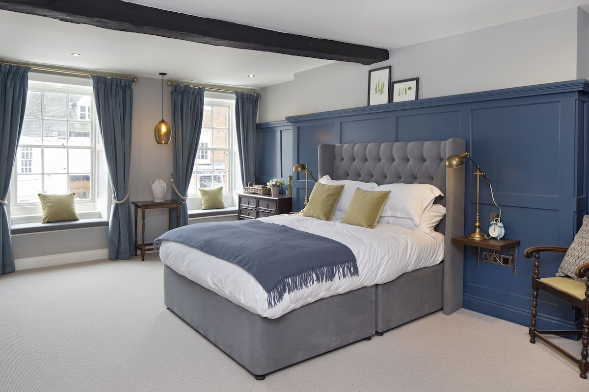 superior room | hypo-allergenic bedding, desk, iron/ironing board, rollaway beds