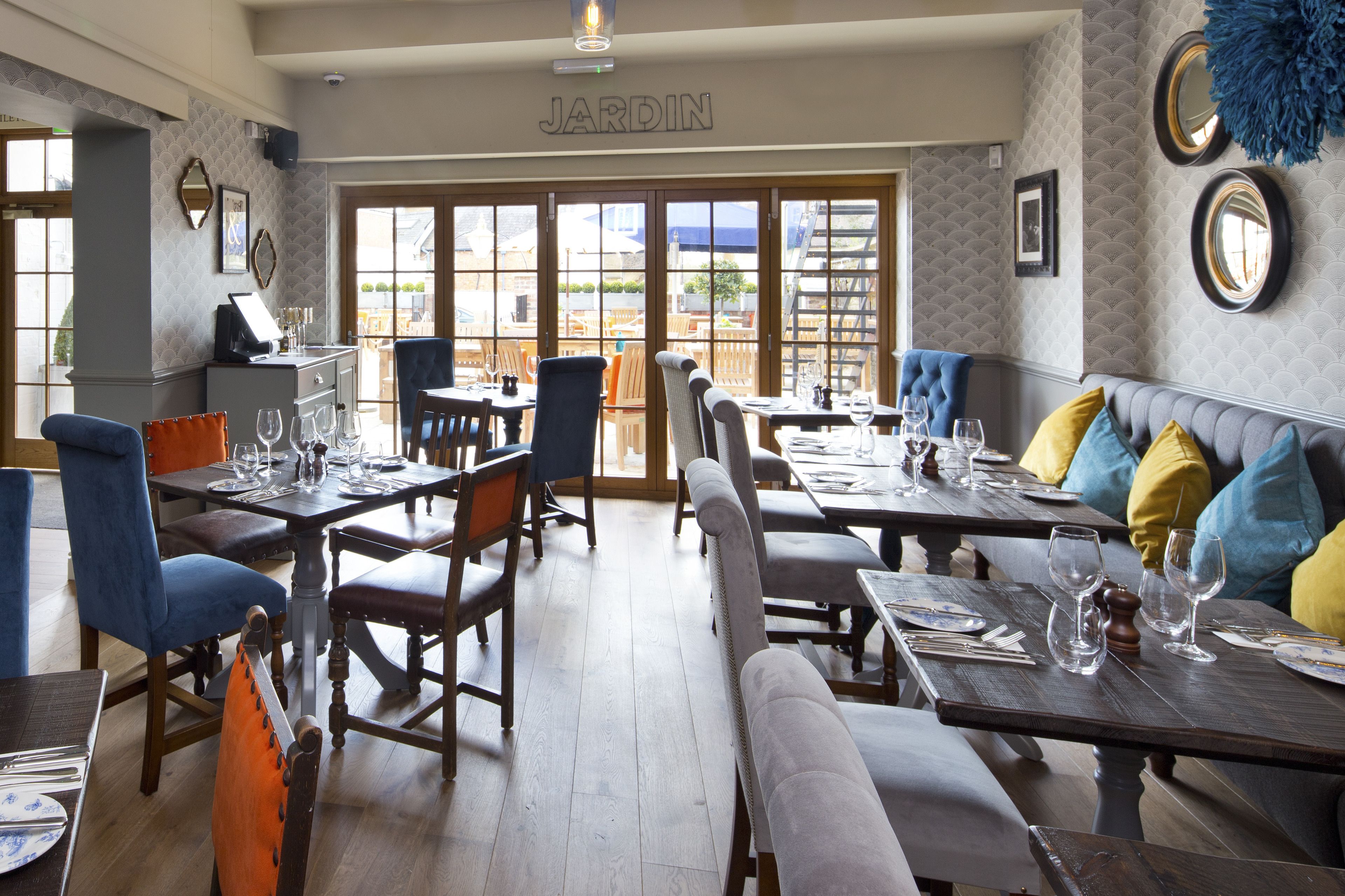 daily cooked-to-order breakfast (gbp 10.00 per person)