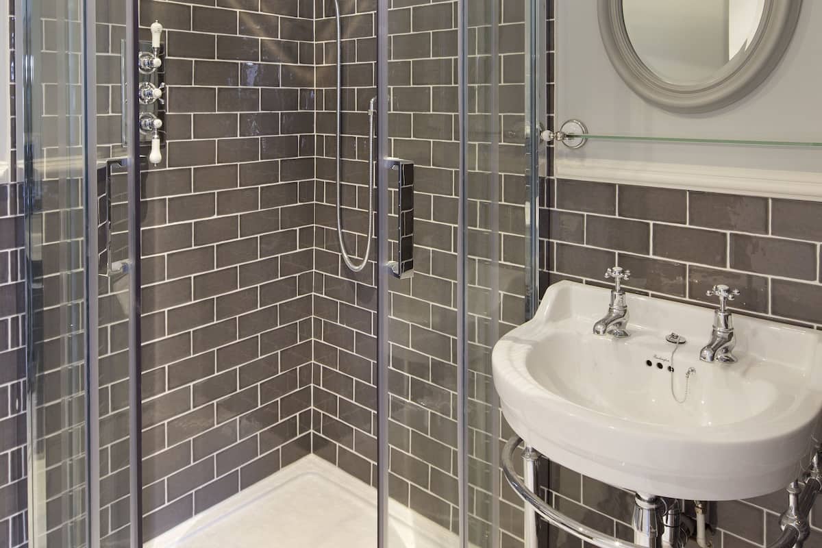 superior room | bathroom | free toiletries, hair dryer, towels