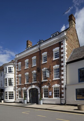 Front of property - The George Townhouse (Shipston on Stour)