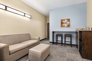 Suite, 1 Queen Bed, Non Smoking