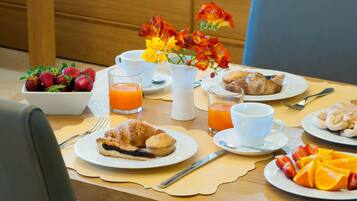 Daily buffet breakfast for a fee