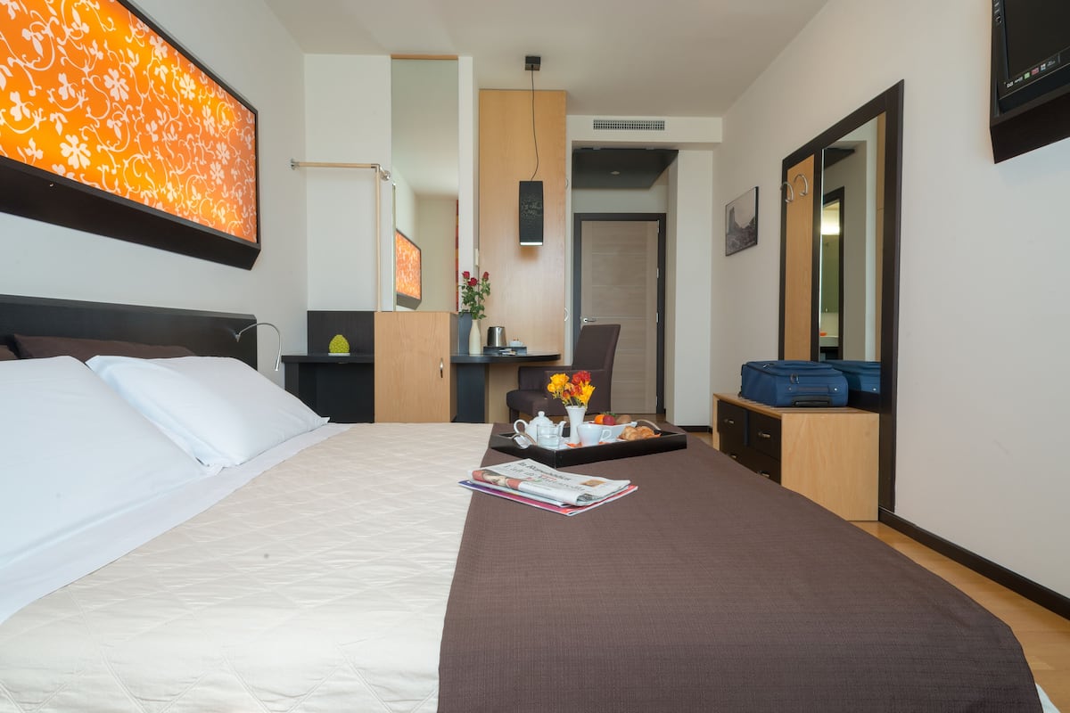 superior room | 1 bedroom, down duvets, in-room safe, desk