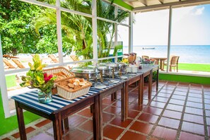 Café da manhã com buffet grátis