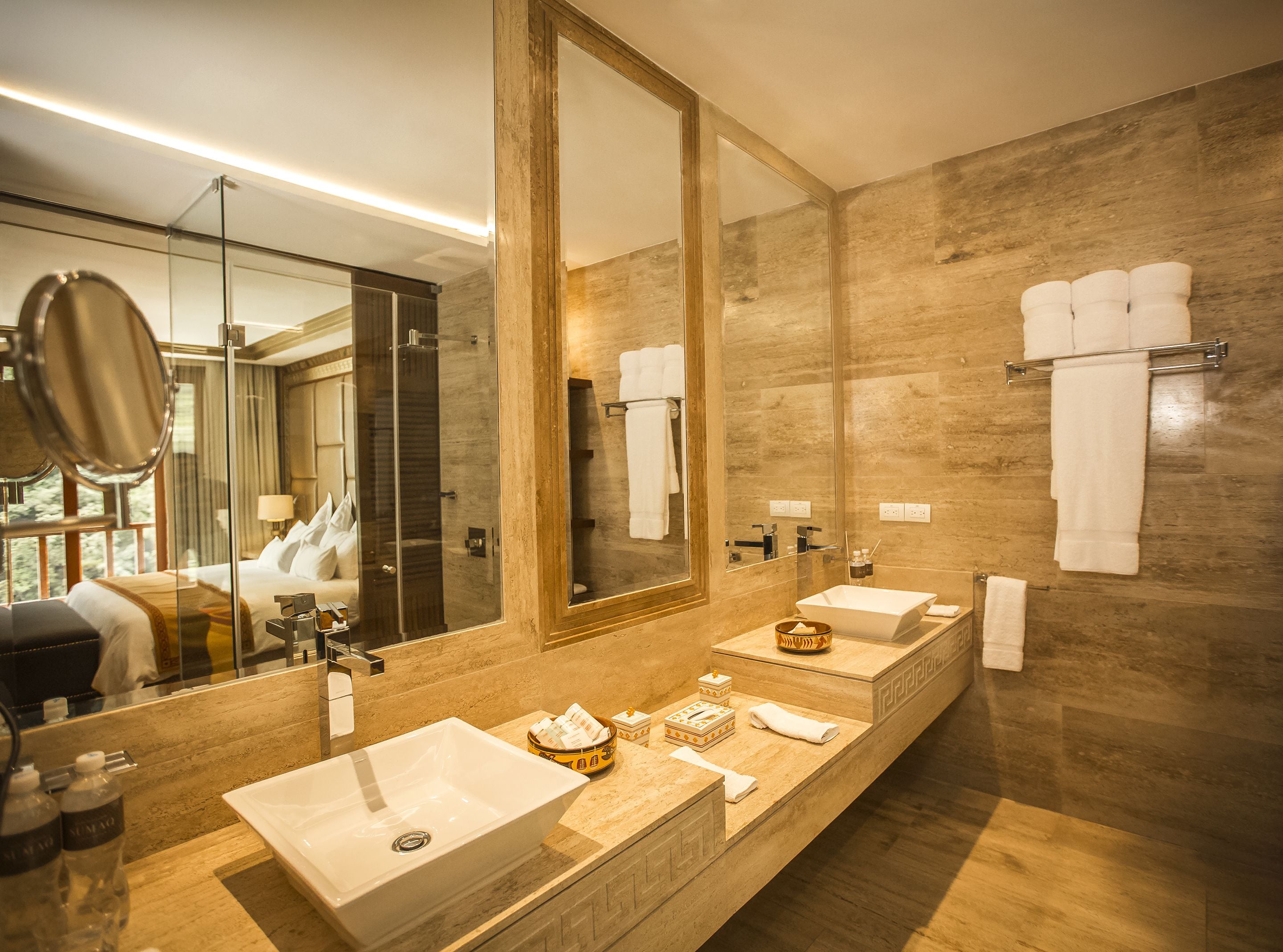 premium suite, 1 king bed, river view | bathroom | free toiletries, hair dryer, bathrobes, towels