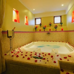 Sauna, hot tub, hydrotherapy, aromatherapy, hot stone massages