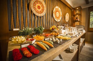 Svédasztalos reggeli mindennap (fejenként PEN 90 áron)