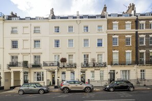 Front of property - Linden House Hotel (London)