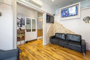 Lobby sitting area - Linden House Hotel (London)
