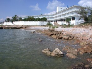 Plage, parasols, serviettes de plage