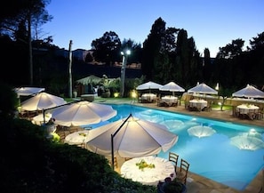 Seasonal outdoor pool, pool umbrellas, pool loungers - Agriturismo Baglio Fontana (Buseto Palizzolo)