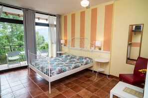 Comfort tweepersoonskamer, 1 tweepersoonsbed | Een bureau, verduisterende gordijnen, gratis wifi, beddengoed