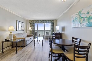 Quarto básico, 1 quarto, vista para o oceano | Área de estar | TV